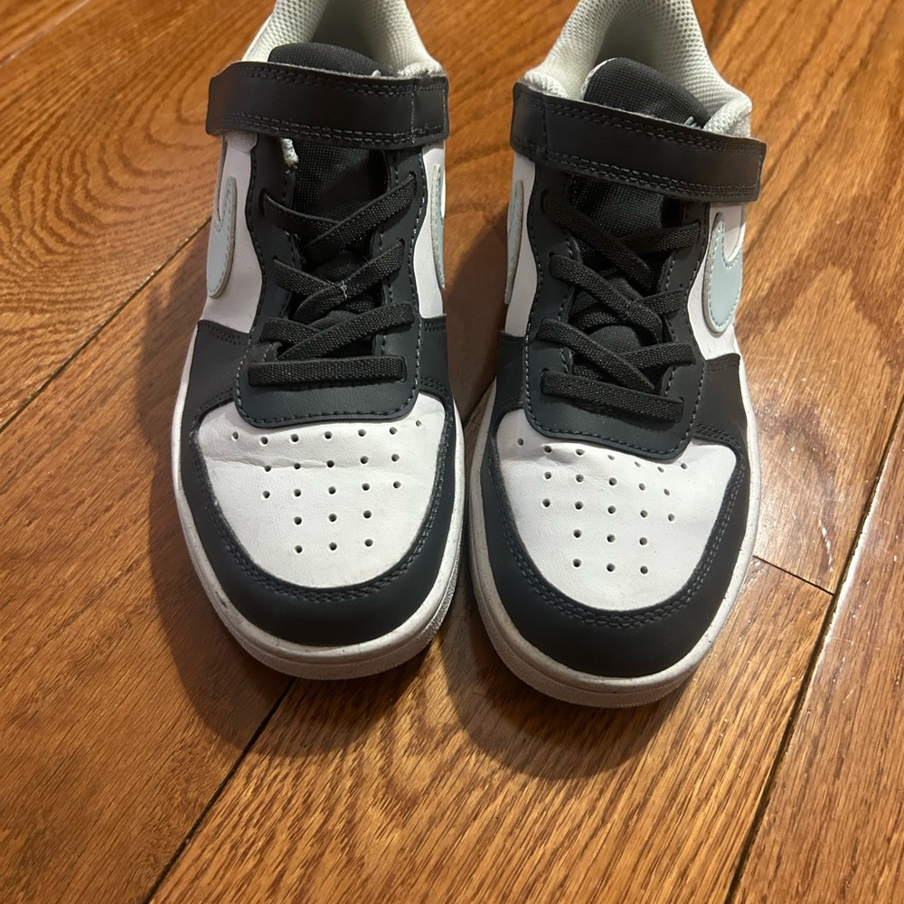 Nike Kids Black and White Velcro Lace-Up Sneakers
